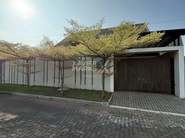 Dijual Rumah Modern Plus Kolam Renang di Blok Depan PBI Araya, Blimbing Kota Malang