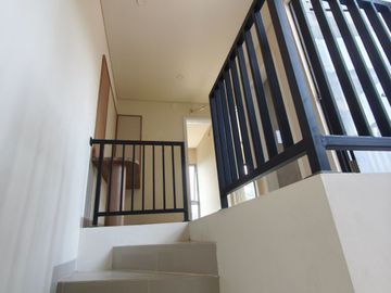 Rumah Premium Free Bea2 3 KM MRT Lebak Bulus Cirendeu
