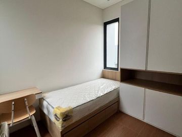 TERLARIS DISEWAKAN  RUMAH  Fully Furnish  di  SVANI TANAKAYU BSD CITY  HOEK UTARA – TIMUR LAUT