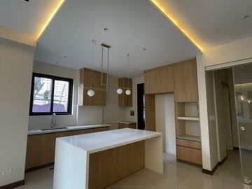 One Bougainvilla Townhouse in New Manila