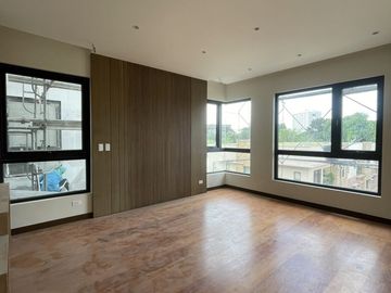 One Bougainvilla Townhouse in New Manila