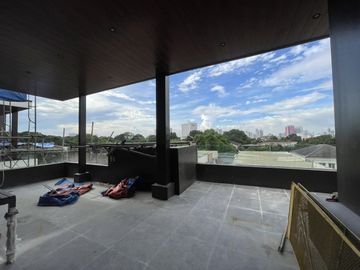 One Bougainvilla Townhouse in New Manila