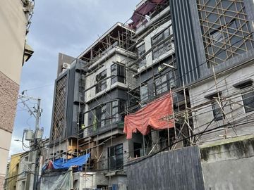 One Bougainvilla Townhouse in New Manila