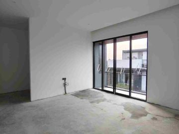 Rumah Baru Modern Siap Huni dalam Townhouse dekat Tol