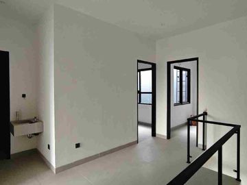 Rumah Baru Modern Siap Huni dalam Townhouse dekat Tol