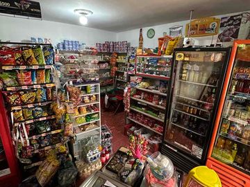 Venta de Casa Bifamiliar con local en el Barrio Aranjuez en Cali