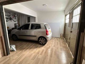 Venta de Casa Bifamiliar con local en el Barrio Aranjuez en Cali