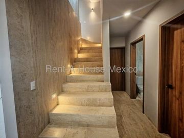 Casa de Autor en Venta | Nuevo Refugio | Doble Altura y Acabados de Lujo