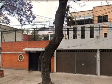 Casa de 5 habitaciones, en Canal de Miramontes, Coyoacán, CDMX.