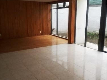 Casa de 4 habitaciones cerca de Calz. Taxqueña, Coyoacán, CDMX.