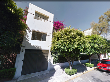 Casa con increíble ubicación y 5 recamaras, Coyoacán, CDMX.