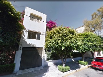 Casa con increíble ubicación y 5 recamaras, Coyoacán, CDMX.