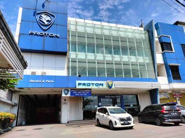 Dijual Showroom mobil include peralatan