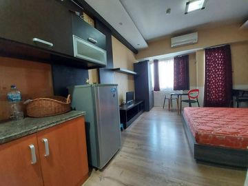 Disewakan Murah Apartemen UC Tower Berkeley Studio Furnished Hadap Timur (BJA-005)