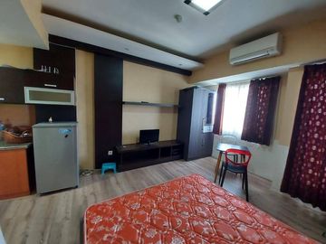 Disewakan Murah Apartemen UC Tower Berkeley Studio Furnished Hadap Timur (BJA-005)