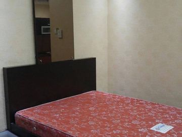 Disewakan Murah Apartemen UC Tower Berkeley Studio Furnished Hadap Timur (BJA-005)
