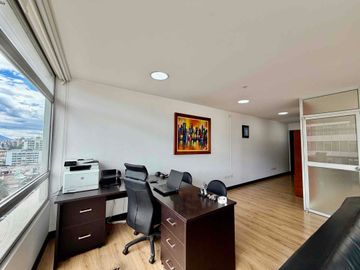 Oficina en renta sin muebles Amazonas Parc