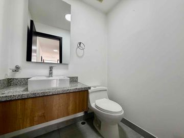 Oficina en renta sin muebles Amazonas Parc