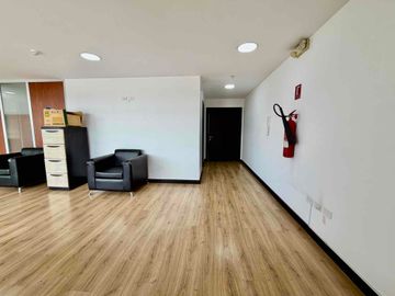 Oficina en renta sin muebles Amazonas Parc