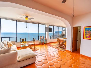 Casa Frente al Mar en Venta en Punta Bandera Tijuana con Casita