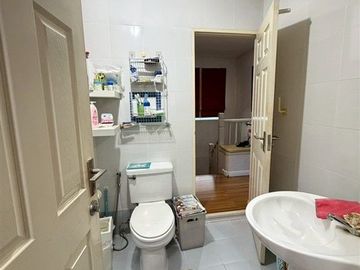 Two-story detached house, 64.5 sq.w., Chonlada Suvarnabhumi Village. Krungsri Ayutthaya Bank is located at the entrance of the soi (lane), Soi Ladkrab