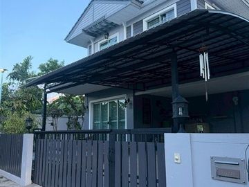 Two-story detached house, 64.5 sq.w., Chonlada Suvarnabhumi Village. Krungsri Ayutthaya Bank is located at the entrance of the soi (lane), Soi Ladkrab