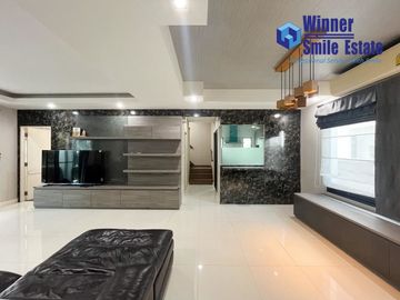 Luxury House for Rent at Mantana 1 Bangna KM.7 Near Mega Bangna