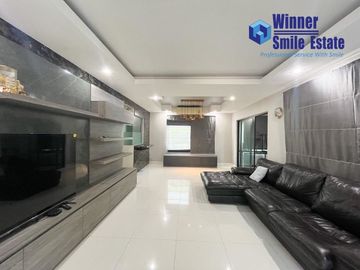 Luxury House for Rent at Mantana 1 Bangna KM.7 Near Mega Bangna
