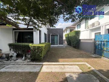 Luxury House for Rent at Mantana 1 Bangna KM.7 Near Mega Bangna