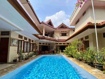 Dijual Rumah Klasik dan Luas di Ampera, Jakart Selatan