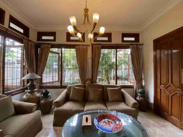 Dijual Rumah Klasik dan Luas di Ampera, Jakart Selatan