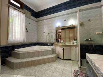 Dijual Rumah Klasik dan Luas di Ampera, Jakart Selatan