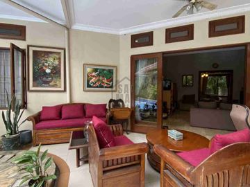 Dijual Rumah Klasik dan Luas di Ampera, Jakart Selatan
