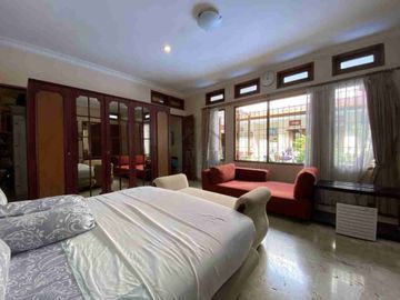 Dijual Rumah Klasik dan Luas di Ampera, Jakart Selatan