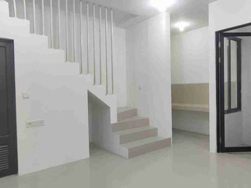 Rumah Baru Gress dekat Pakuwon City
