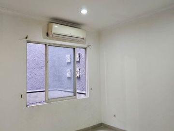 Rumah di Lingkungan Nyaman Siap Huni Sudah Rapih di Lippo Karawaci Utara Lokasi Sangat Strategis Dekat Akses Tol