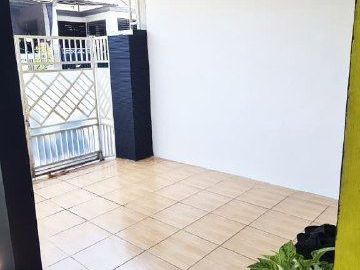Rumah di Palm Oasis, Sememi Utara Benowo Surabaya Siap Huni