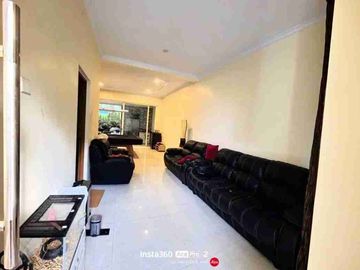 Dijual Rumah Gayung Kebonsari 
Selangkah dari Sekolah Al Hikmah