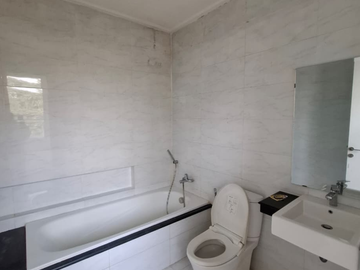 Rare Listing! Disewakan Golf Lake Venetian Cengkareng