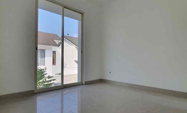 Murah Rumah 2 Lantai Siap Huni Tipe Aprico di Grand Harvest, Surabaya Barat