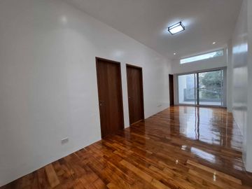 Holy Spirit Quezon City For Sale 2 Storey Single Attached House And Lot near Commonwealth RG
