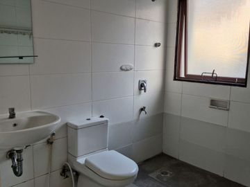 Rumah Siap Huni di Jakarta Garden City, LT 148 m², 3+1 KT, SHM, Harga Rp2,5 M Nego