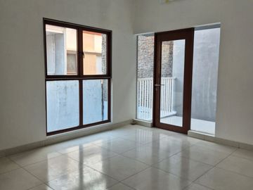Rumah Siap Huni di Jakarta Garden City, LT 148 m², 3+1 KT, SHM, Harga Rp2,5 M Nego