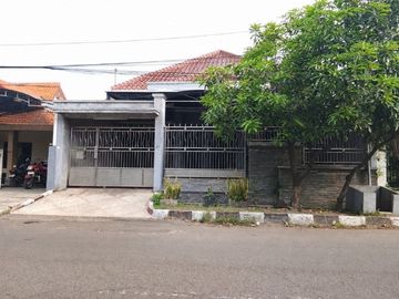 Rumah GAYUNGSARI Strategis, Row Jalan 5 Mobil