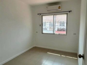 Two-story townhome, 17.8 sq.wah, Novo Ville Tiwanon-Pathum Thani, Soi Thamsuthee, Pathum Thani Inner Road, Mueang Pathum Thani, Pathum Thani.