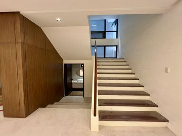 🏡 For Sale: Modern Contemporary Home in Sta. Barbara Royale