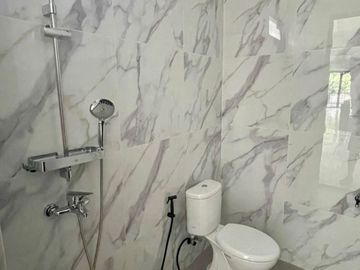 Ruko Baru 3 Lantai di Kaliwaron. Tengah Kota Surabaya. Dekat Kampus, Rumah Sakit, Kantor. Cocok untuk usaha dan bisnis