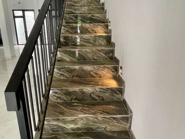 Ruko Baru 3 Lantai di Kaliwaron. Tengah Kota Surabaya. Dekat Kampus, Rumah Sakit, Kantor. Cocok untuk usaha dan bisnis