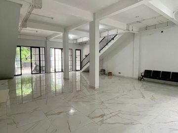 Ruko Baru 3 Lantai di Kaliwaron. Tengah Kota Surabaya. Dekat Kampus, Rumah Sakit, Kantor. Cocok untuk usaha dan bisnis