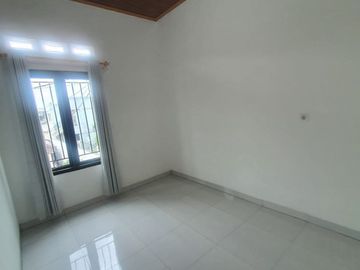Rumah 2 Lantai Murah di Pondok Gede Dekat Tol, Siap Huni